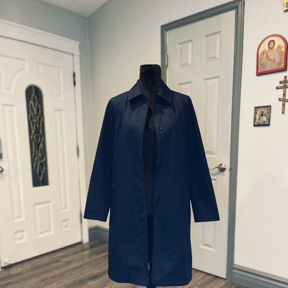 UNIQLO Rain Jacket size Medium